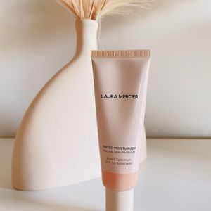 LAURA MERCIER TINTED MOISTURIZER